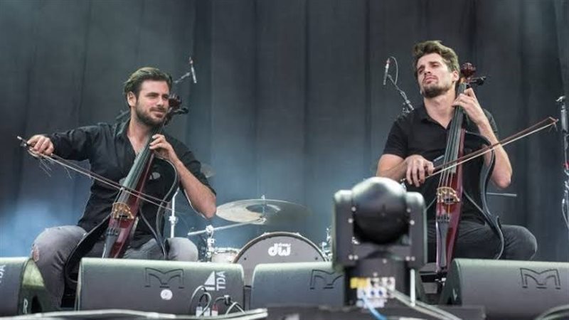 فرقة 2CELLOS