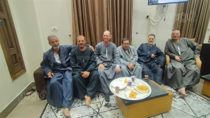 أعضاء الجلسة 