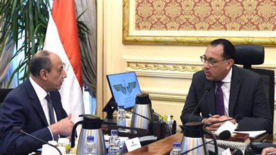 رئيس الوزراء يستعرض مع وزير الطيران خطة تنشيط السياحة المصرية