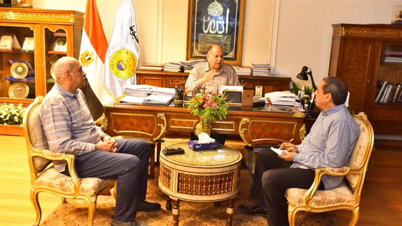 اجتماع محافظ أسيوط