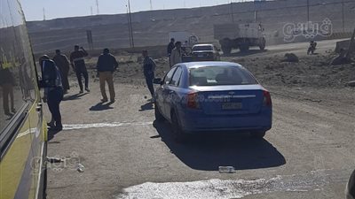 مصرع وإصابة 3 أشخاص في انقلاب سيارة ربع نقل طريق الاتوستراد| صور