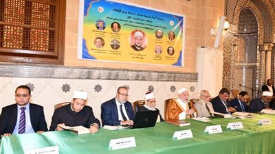 التفاف جماهيري كبير حول مجلس الحديث بمسجد الإمام الحسين