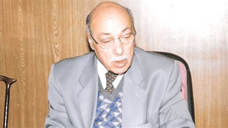 الكاتب الساخر محمود
