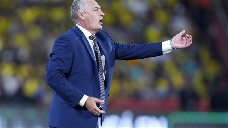 جوستافو ألفارو مدرب