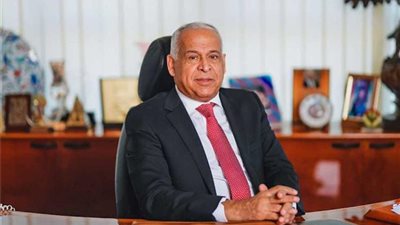 فرج عامر: بحب الأهلي.. وبنتي اتهمتني بالجنون بسبب ما أفعله | فيديو 