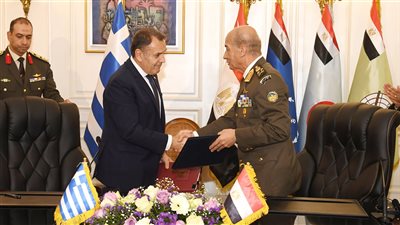 وزير الدفاع يوقع مذكرة تفاهم مع نظيره اليوناني في مجال البحث والإنقاذ   