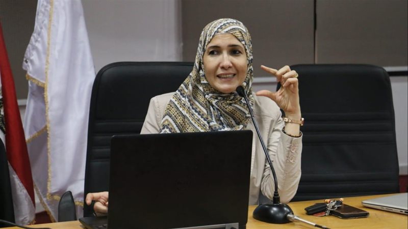 عفاف الكومي مقررة