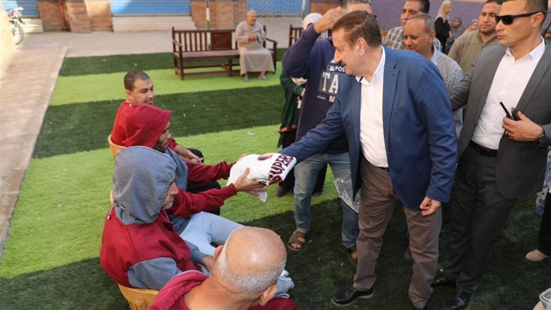 محافظ المنوفية داخل
