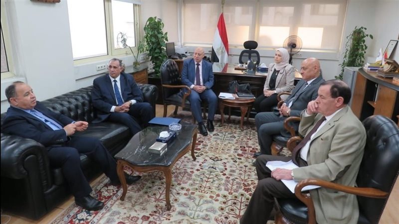 لقاء وزير المالية