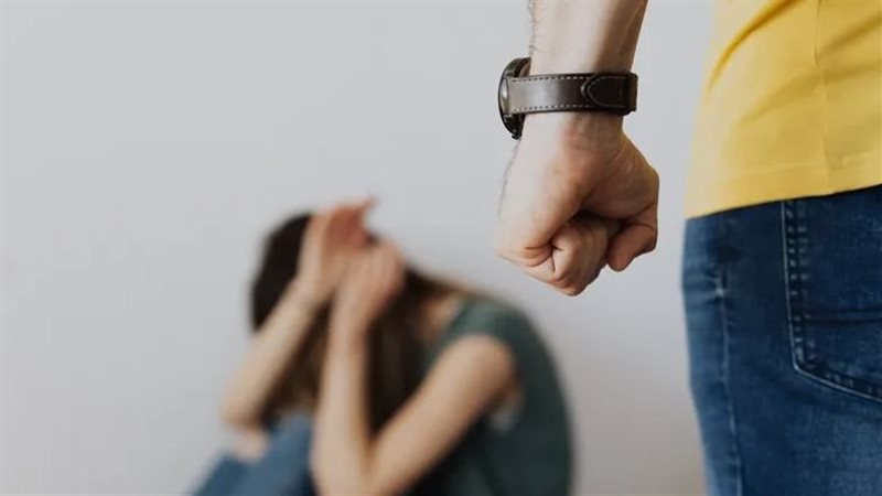 العنف ضد المرأة 