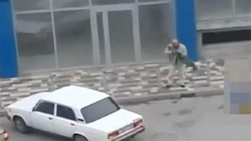 مسلح يطلق النار فى