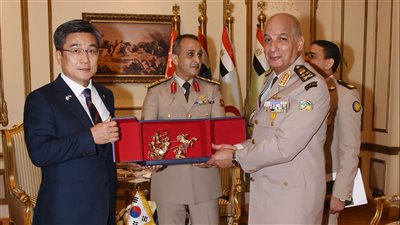  وزير الدفاع والإنتاج الحربي يلتقى نظيره بجمهورية كوريا الجنوبية خلال زيارته الرسمية لمصر