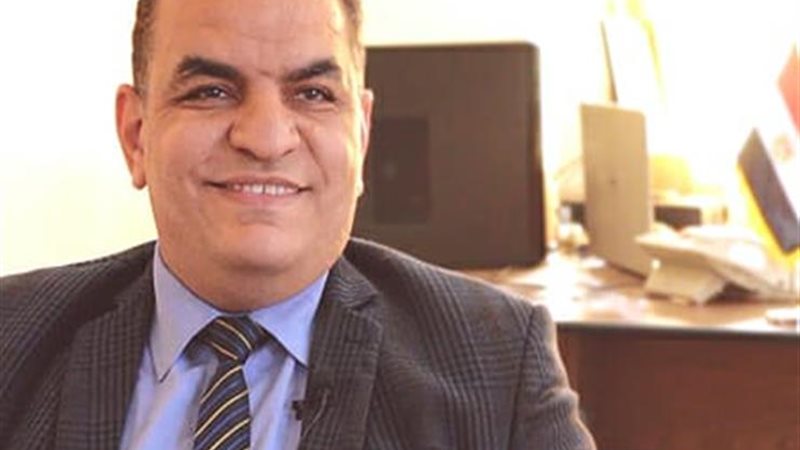 الدكتور أحمد العطار