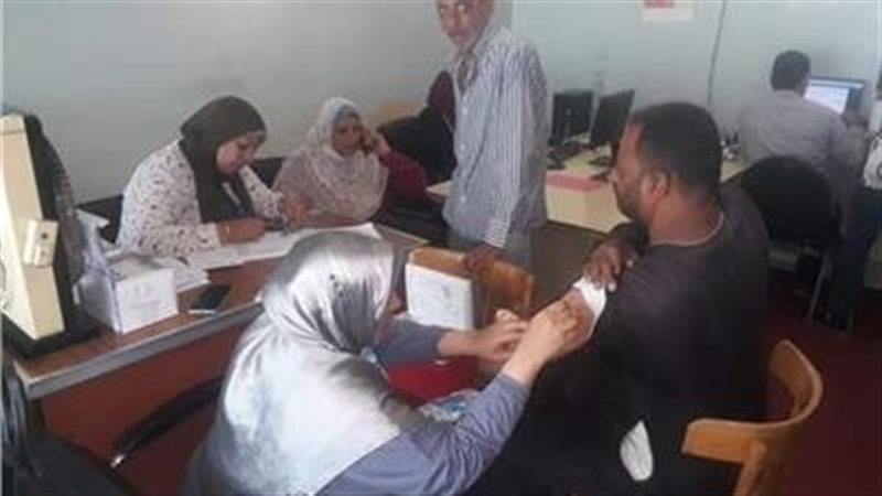 إستمرار تطعيم العاملين
