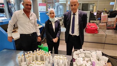 إحباط تهريب 484 عبوة مستحضرات تجميل بحوزة راكب في مطار القاهرة