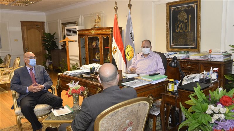 اجتماع محافظ أسيوط