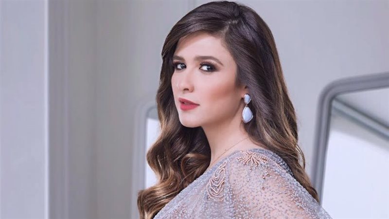 الفنانة ياسمين عبد