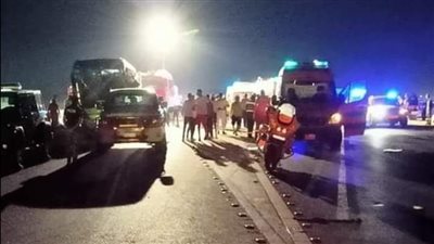 ضحاياه بالعشرات.. اللقطات الأولى لحادث انقلاب أتوبيس طريق السويس | فيديو وصور