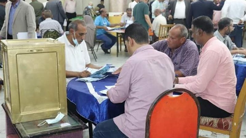 جانب من الفرز لانتخابات