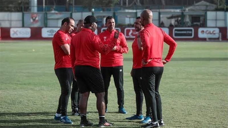 الجهاز الفني للنادي