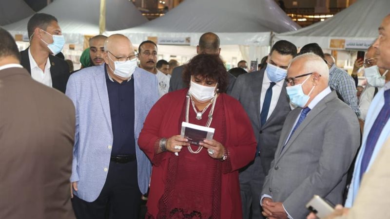 وزيرة الثقافة ومحافظ