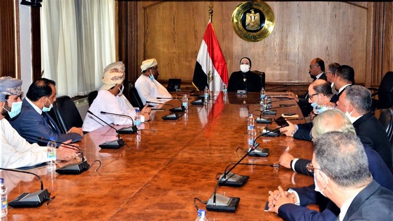 وزيرة الصناعة تلتقي