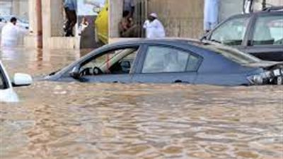 جدة تغرق في مياه الأمطار.. خبير سعودي يكشف التفاصيل | فيديو