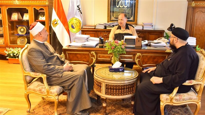 اجتماع محافظ أسيوط