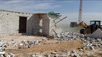 إزالة تعديات على أراضي زراعية وأملاك دولة في أبومناع غرب دشنا