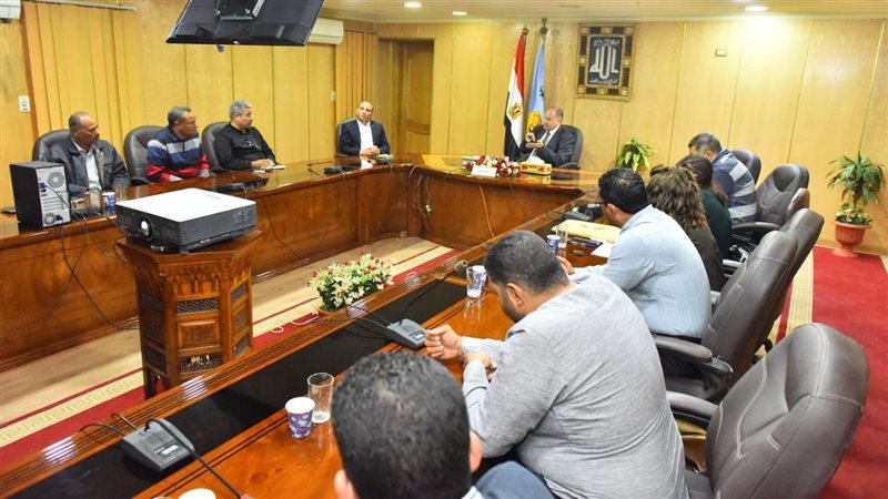 اجتماع محافظ أسيوط