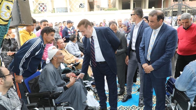 محافظ المنوفية مع