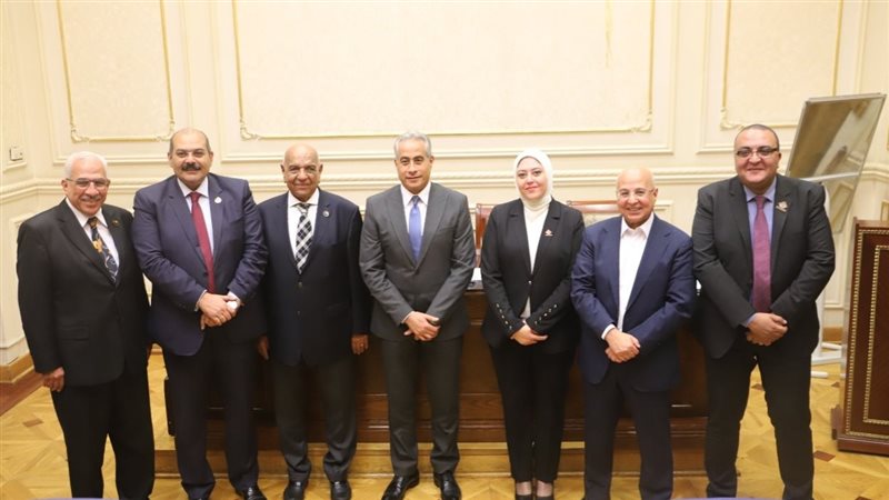 وزير القوى العاملة