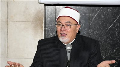 خالد الجندي: من لم تستقم حياته بصلاته فليراجع نفسه قبل فوات الأوان