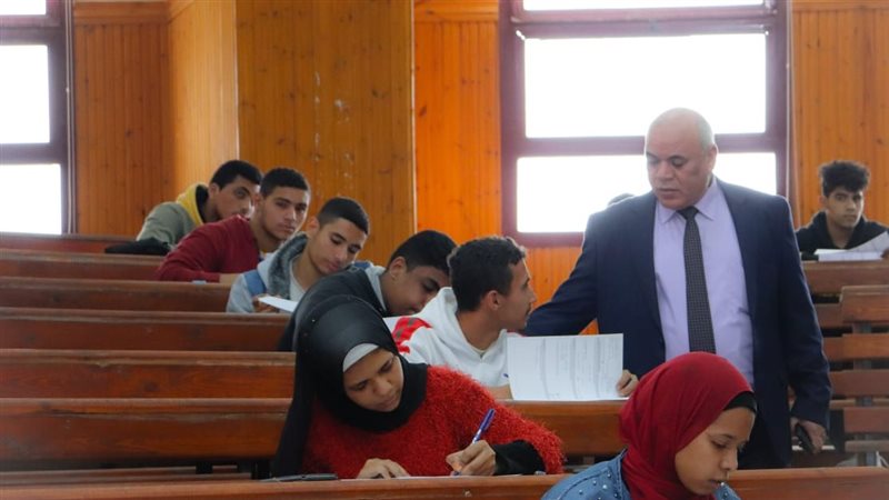 رئيس الجامعة يتفقد