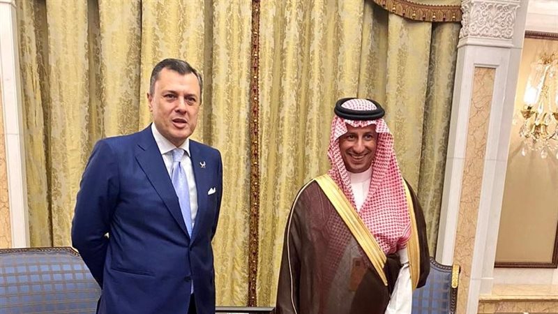 اجتماع وزير السياحة