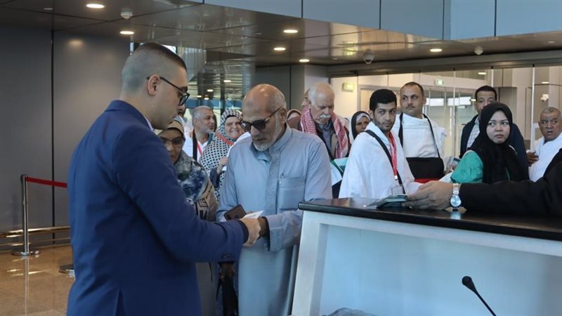 إقلاع أولى الرحلات