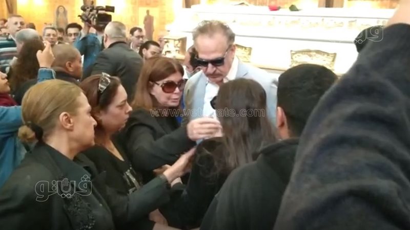 ميرفت أمين تصل كنيسة