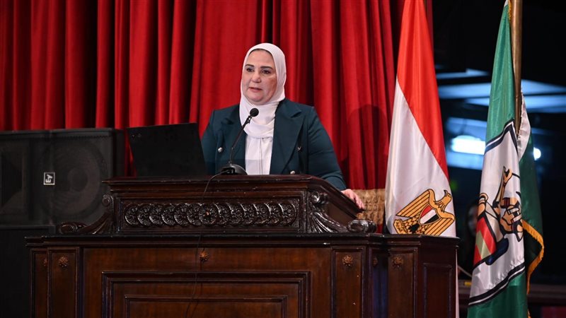 نيفين القياج وزيرة