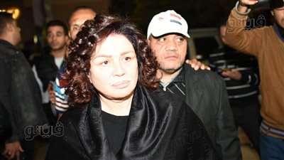 إلهام شاهين وهاني سلامة في عزاء مفيد فوزي |فيديو