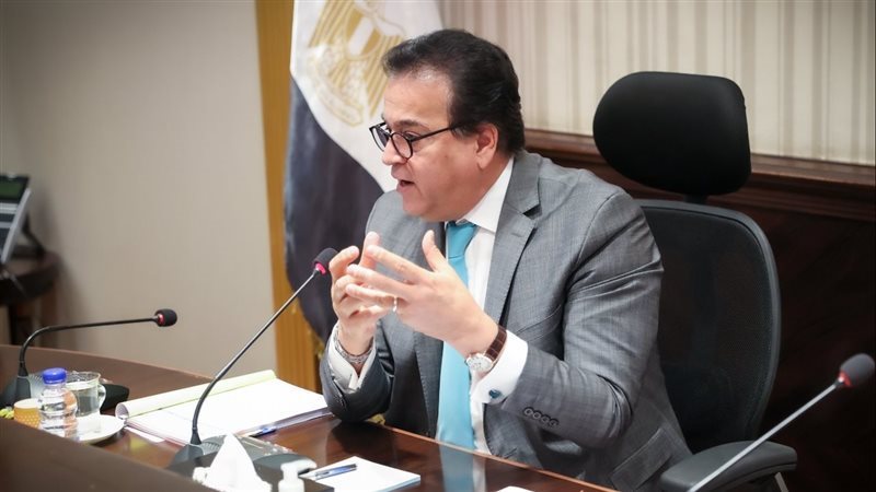 وزير الصحة الدكتور
