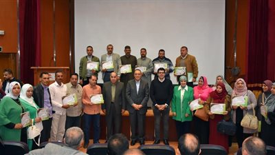 محافظ الشرقية: تكريم 122من العاملين حصلوا على مؤهلات علمية اثناء الخدمة 