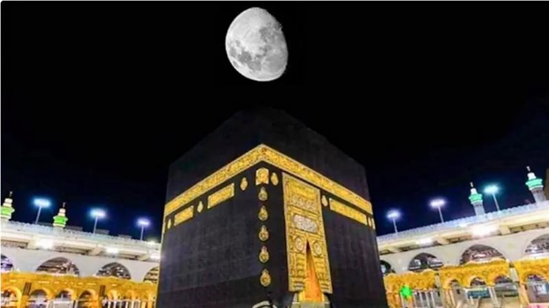القمر يتعامد على