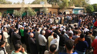 تشييع جثمان المحامي المقتول على يد بلطجية في كرداسة.. وعلام أبرز المشاركين بالصور 