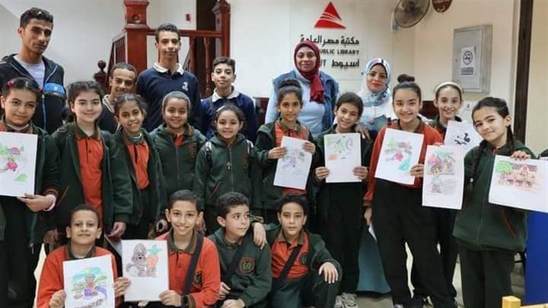 أطفال بمكتبة مصر
