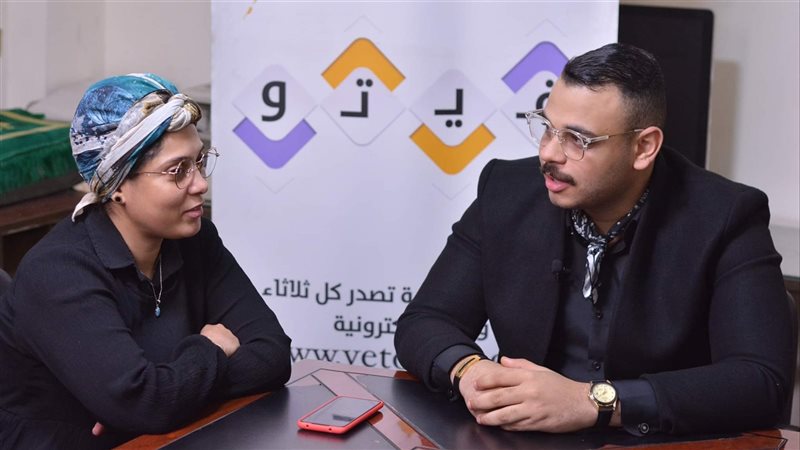 خلال الحوار مع مصمم