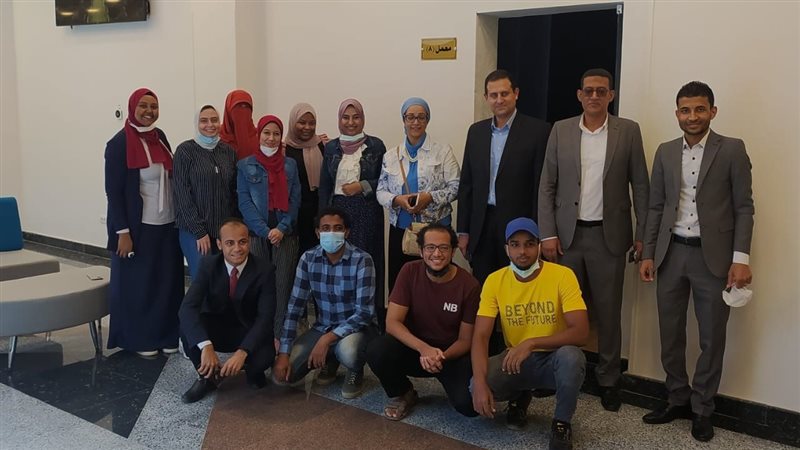 هبه صالح مع طلبة