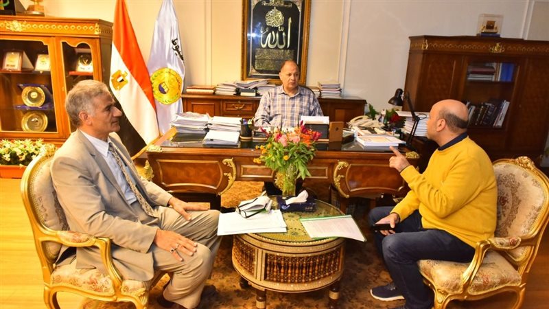 اجتماع محافظ أسيوط،