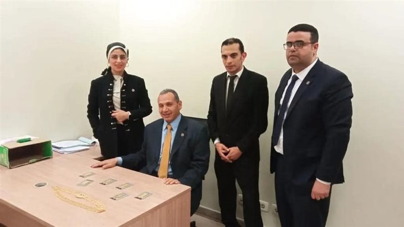 السبائك الذهبية بحوزة