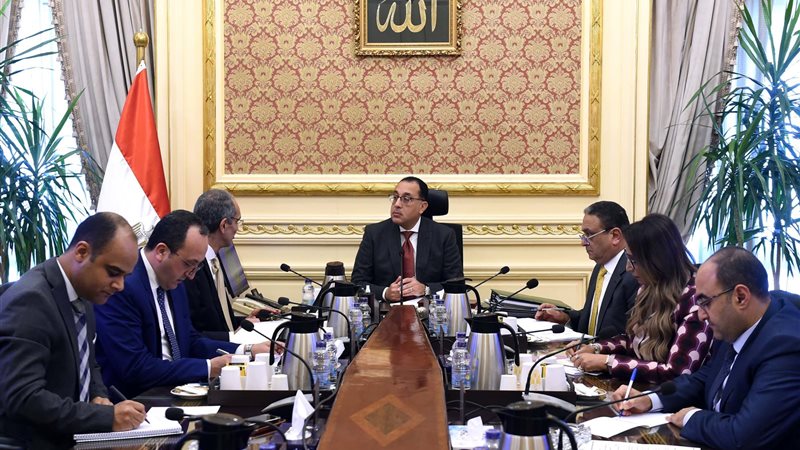 رئيس الوزراء يتابع
