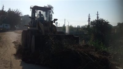 رفع 160 طن مخلفات من مصرف الخياطة بأسيوط 